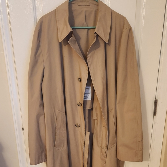 London Fog Jackets & Blazers - London Fog Classic Tan Water-Resistant Trench Coat-Vintage